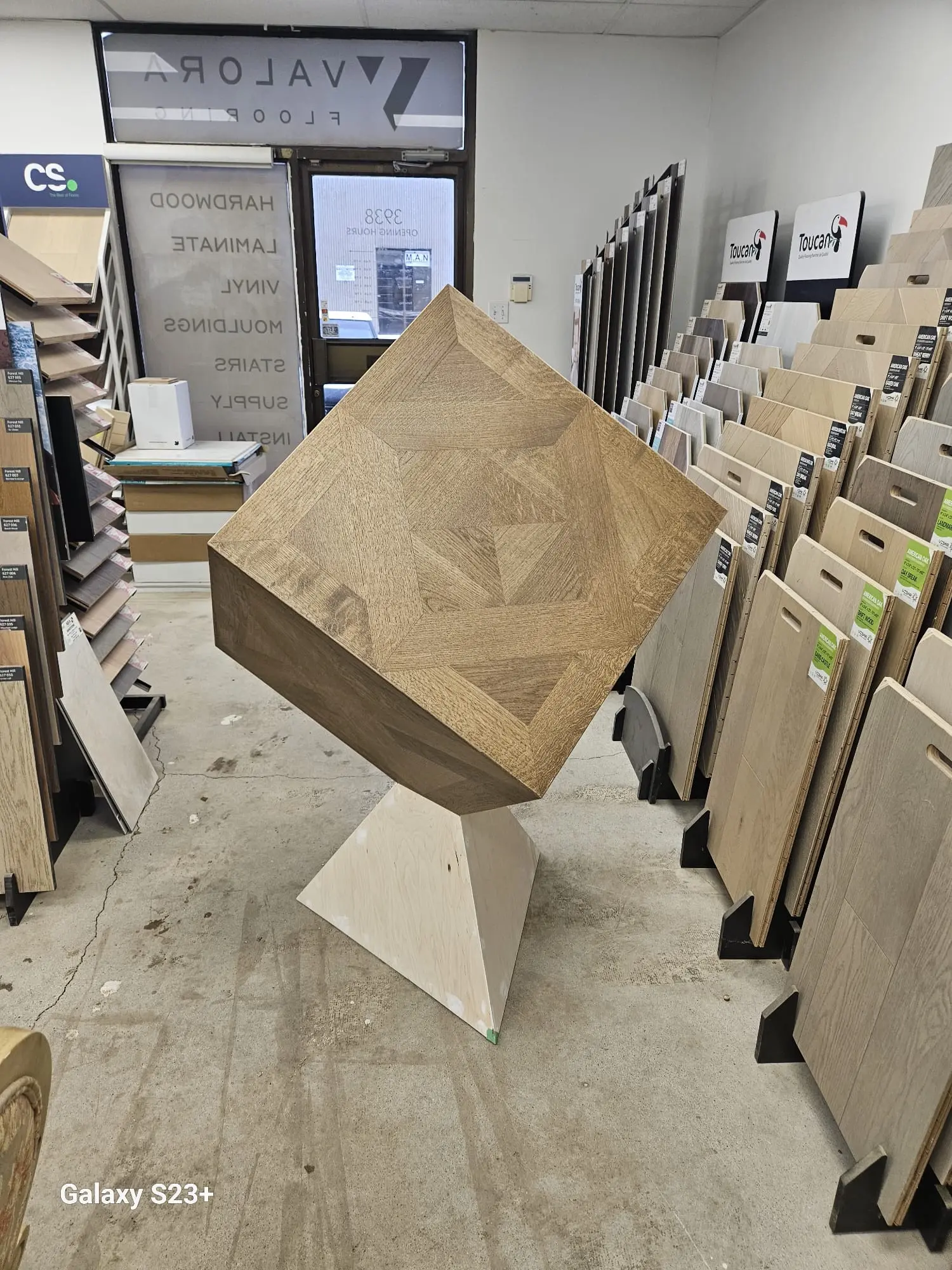 Flooring store display photo 9